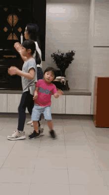 Masayang Nagsasayaw GIFs .
